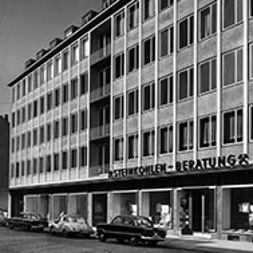 Schlagzeilen - Fassade der Regionaldirektion Nürnberg