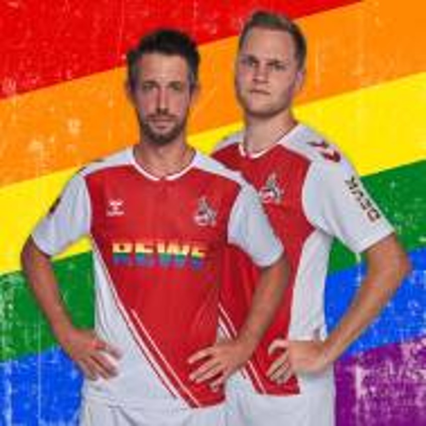 FC Köln Spieler im Diversity-Sondertrikot